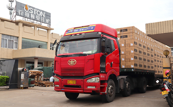 菲思盾壁掛爐發大貨現場